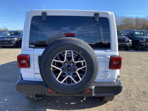 2026 Jeep Wrangler 4-Door Sahara 4x4