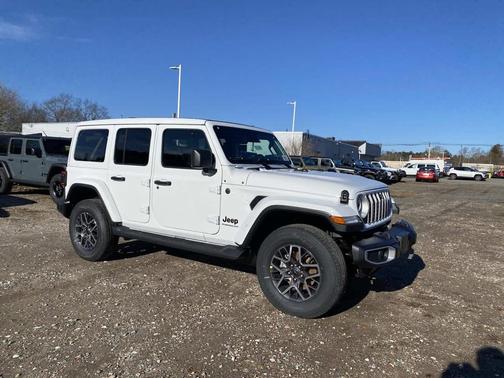 2026 Jeep Wrangler 4-Door Sahara 4x4