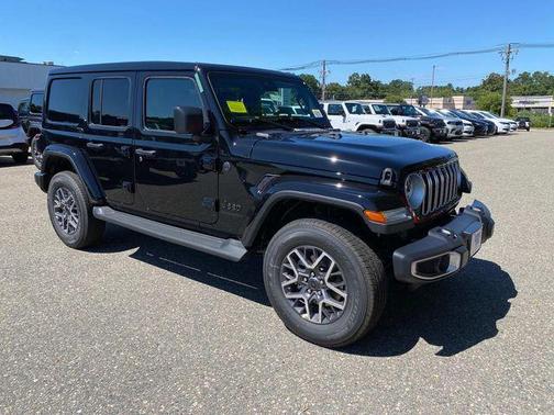 2025 Jeep Wrangler 4-Door Sahara 4x4