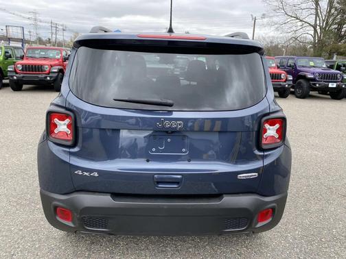 Slate Blue Pearlcoat 2022 Jeep Renegade Latitude