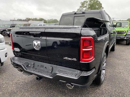 Diamond Black Crystal Pearlcoat 2027 RAM 1500 ST