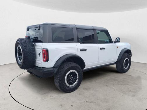 Oxford White 2023 Ford Bronco Badlands