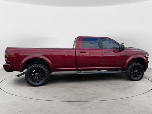 2024 RAM 3500 Laramie Crew Cab 4x4 8' Box