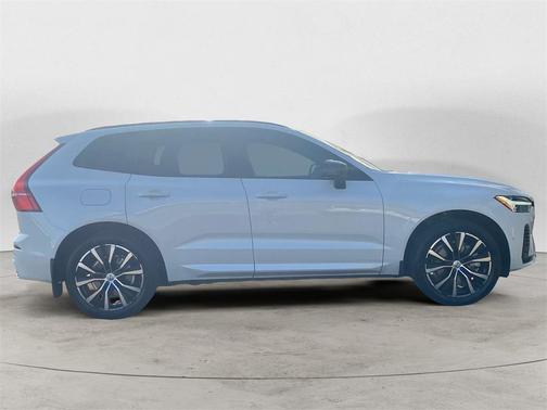 2023 Volvo XC60 Recharge Plug-In Hybrid T8 Plus Dark Theme