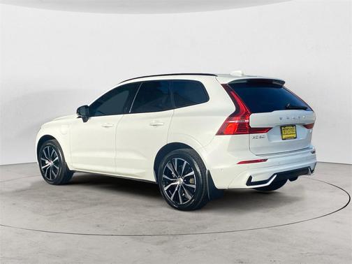 2023 Volvo XC60 Recharge Plug-In Hybrid T8 Plus Dark Theme