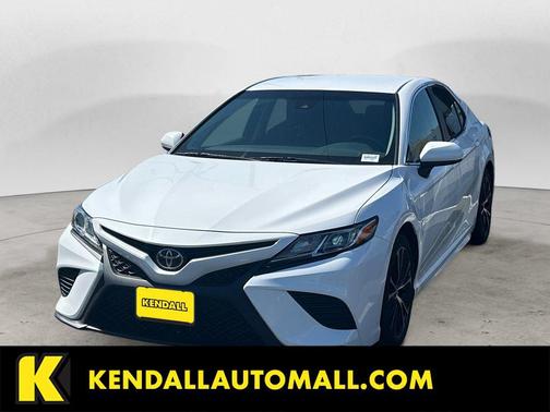 Super White 2018 Toyota Camry SE