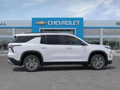 Summit White 2026 Chevrolet Traverse LT