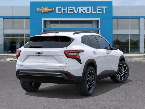 Summit White 2026 Chevrolet Trax FWD 2RS