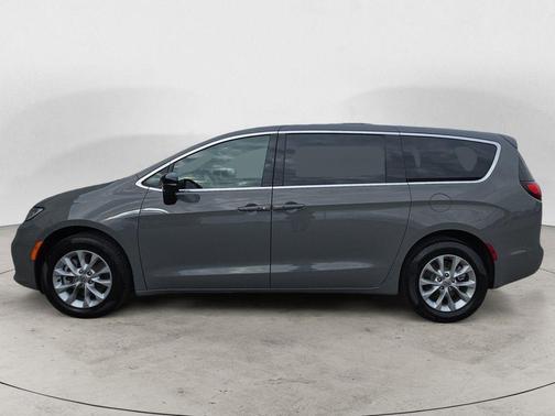 2025 Chrysler Pacifica L