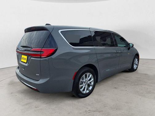 2025 Chrysler Pacifica L