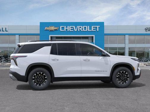 Polar White Tricoat 2026 Chevrolet Traverse AWD Z71