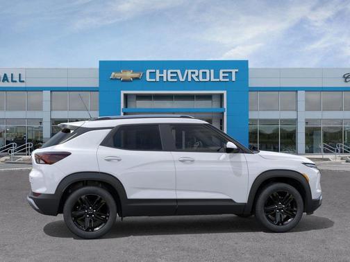 Summit White 2026 Chevrolet Trailblazer LT