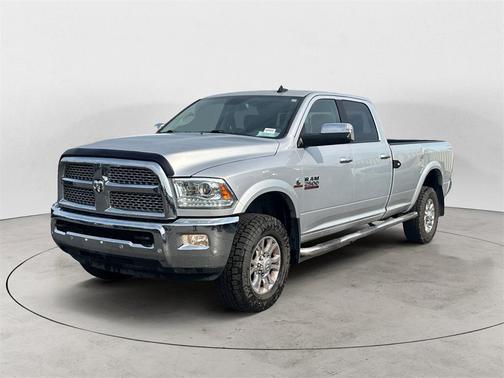 2017 RAM 2500 Laramie Crew Cab 4x4 8' Box