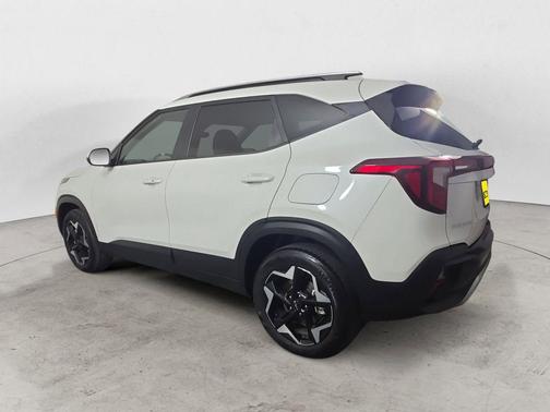 Snow White Pearl 2025 Kia Seltos S