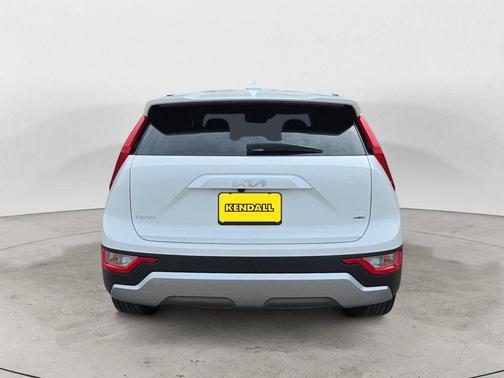 Snow White Pearl 2023 Kia Niro LX