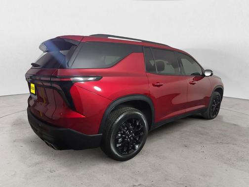 Radiant Red Tintcoat 2025 Chevrolet Traverse LT