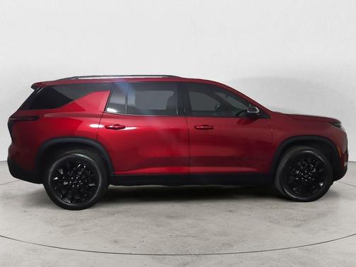 Radiant Red Tintcoat 2025 Chevrolet Traverse LT