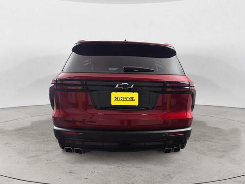 Radiant Red Tintcoat 2025 Chevrolet Traverse LT