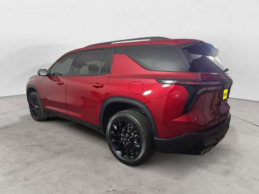 Radiant Red Tintcoat 2025 Chevrolet Traverse LT