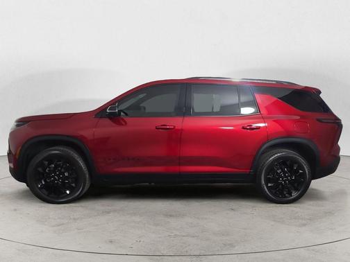 Radiant Red Tintcoat 2025 Chevrolet Traverse LT
