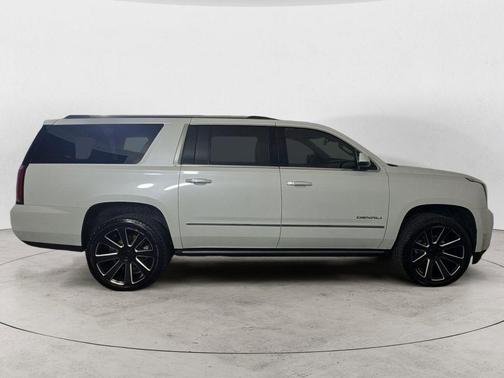 White Frost Tricoat 2019 GMC Yukon XL Denali