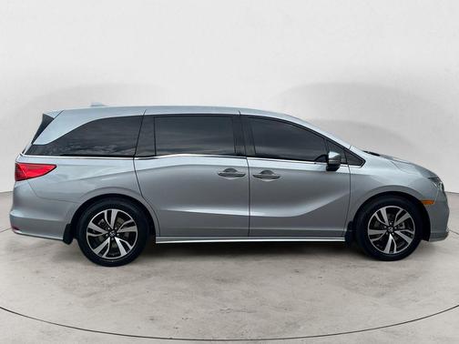 Lunar Silver Metallic 2018 Honda Odyssey Elite