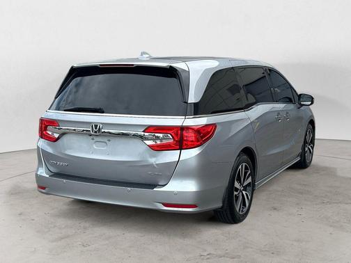 Lunar Silver Metallic 2018 Honda Odyssey Elite