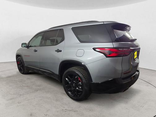 Sterling Gray Metallic 2023 Chevrolet Traverse Premier