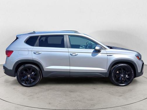 Pyrite Silver Metallic 2022 Volkswagen Taos 1.5T SE