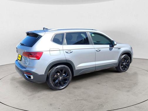 Pyrite Silver Metallic 2022 Volkswagen Taos 1.5T SE