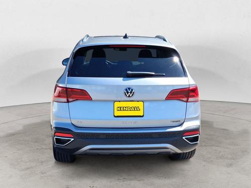 Pyrite Silver Metallic 2022 Volkswagen Taos 1.5T SE