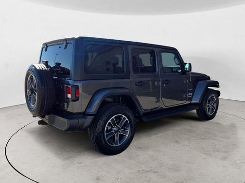 Granite Crystal Metallic Clearcoat 2023 Jeep Wrangler 4-Door Sahara 4x4