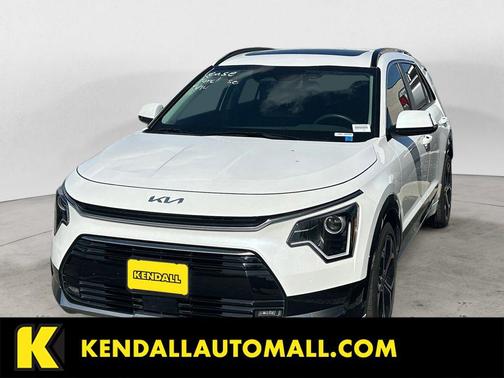 Snow White Pearl 2023 Kia Niro Touring