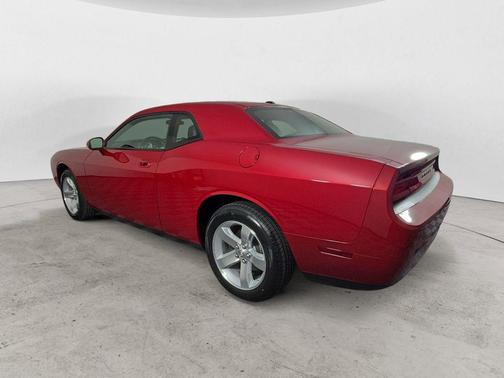Inferno Red Crystal Pearl 2009 Dodge Challenger SE