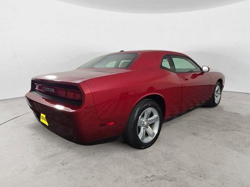 Inferno Red Crystal Pearl 2009 Dodge Challenger SE