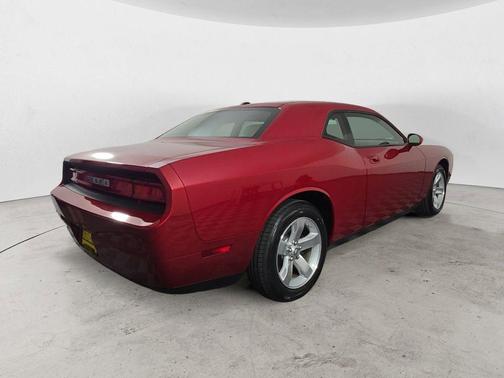 Inferno Red Crystal Pearl 2009 Dodge Challenger SE