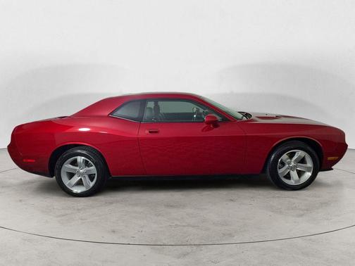 Inferno Red Crystal Pearl 2009 Dodge Challenger SE