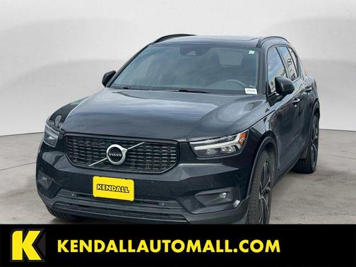 Onyx Black Metallic 2020 Volvo XC40 T5 R-Design
