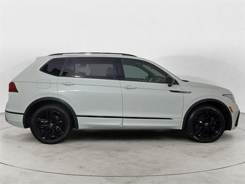 2022 Volkswagen Tiguan 2.0T SE R-Line Black 4MOTION