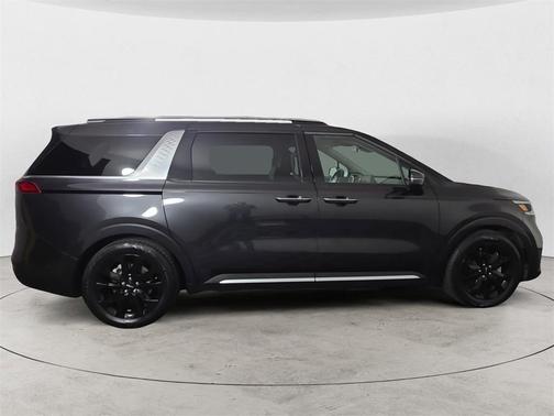 2022 Kia Carnival SX