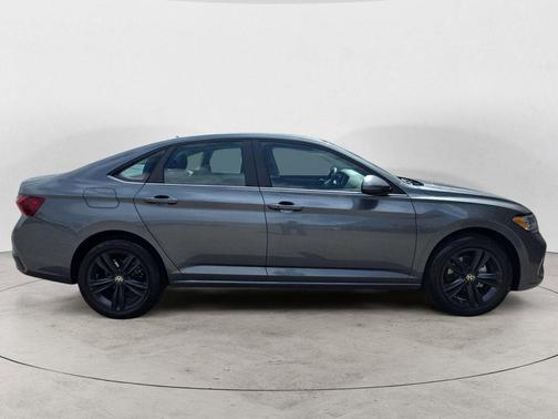 Platinum Gray Metallic 2024 Volkswagen Jetta 1.5T SE
