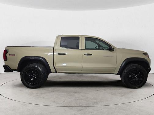 Sand Dune Metallic 2024 Chevrolet Colorado Trail Boss