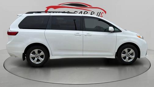 Super White 2018 Toyota Sienna LE