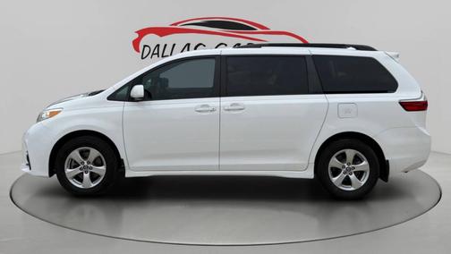 Super White 2018 Toyota Sienna LE