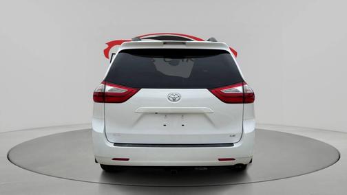 Super White 2018 Toyota Sienna LE