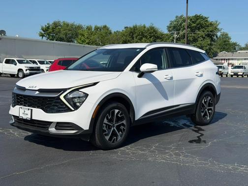 Glacial White Pearl 2023 Kia Sportage EX