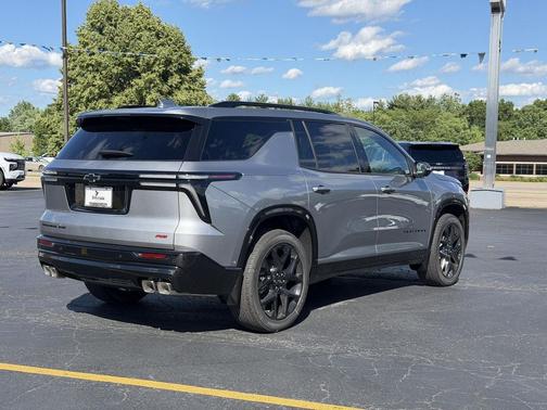 Sterling Gray Metallic 2026 Chevrolet Traverse RS