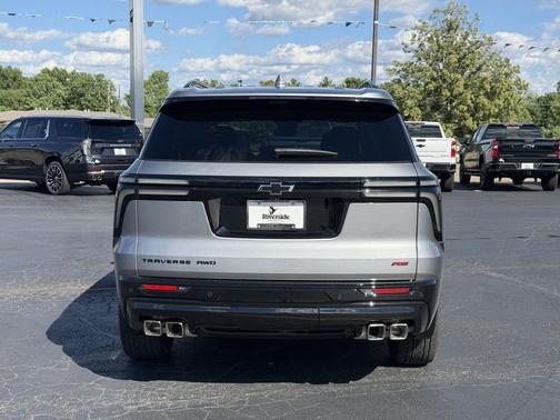 Sterling Gray Metallic 2026 Chevrolet Traverse RS