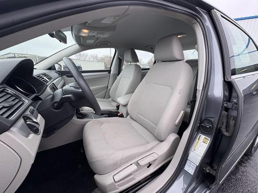 2017 Volkswagen Passat 1.8T S