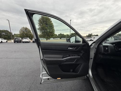Brilliant Silver Metallic 2022 Nissan Pathfinder SL 4WD